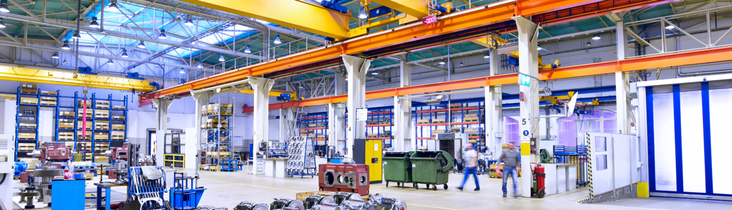 Industriehalle mit Interieur im Maschinenbau // Industrial hall mechanical engineering
